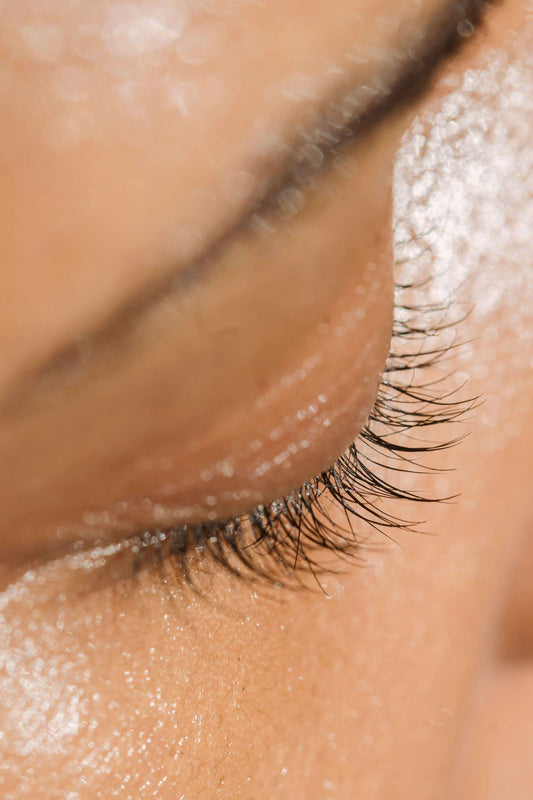Close-up of healthy, hydrated skin and natural eyelashes, highlighting periorbital skin quality — a key treatment area for polynucleotides in aesthetic medicine.